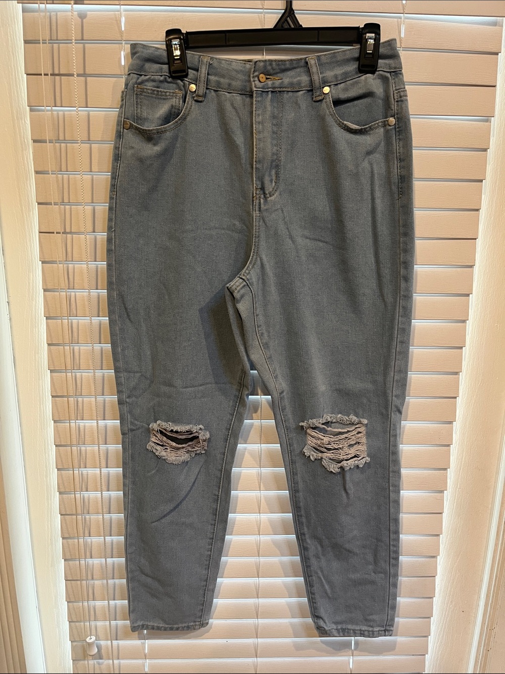 Boohoo Distressed Grey High-Waist Women’s Jeans